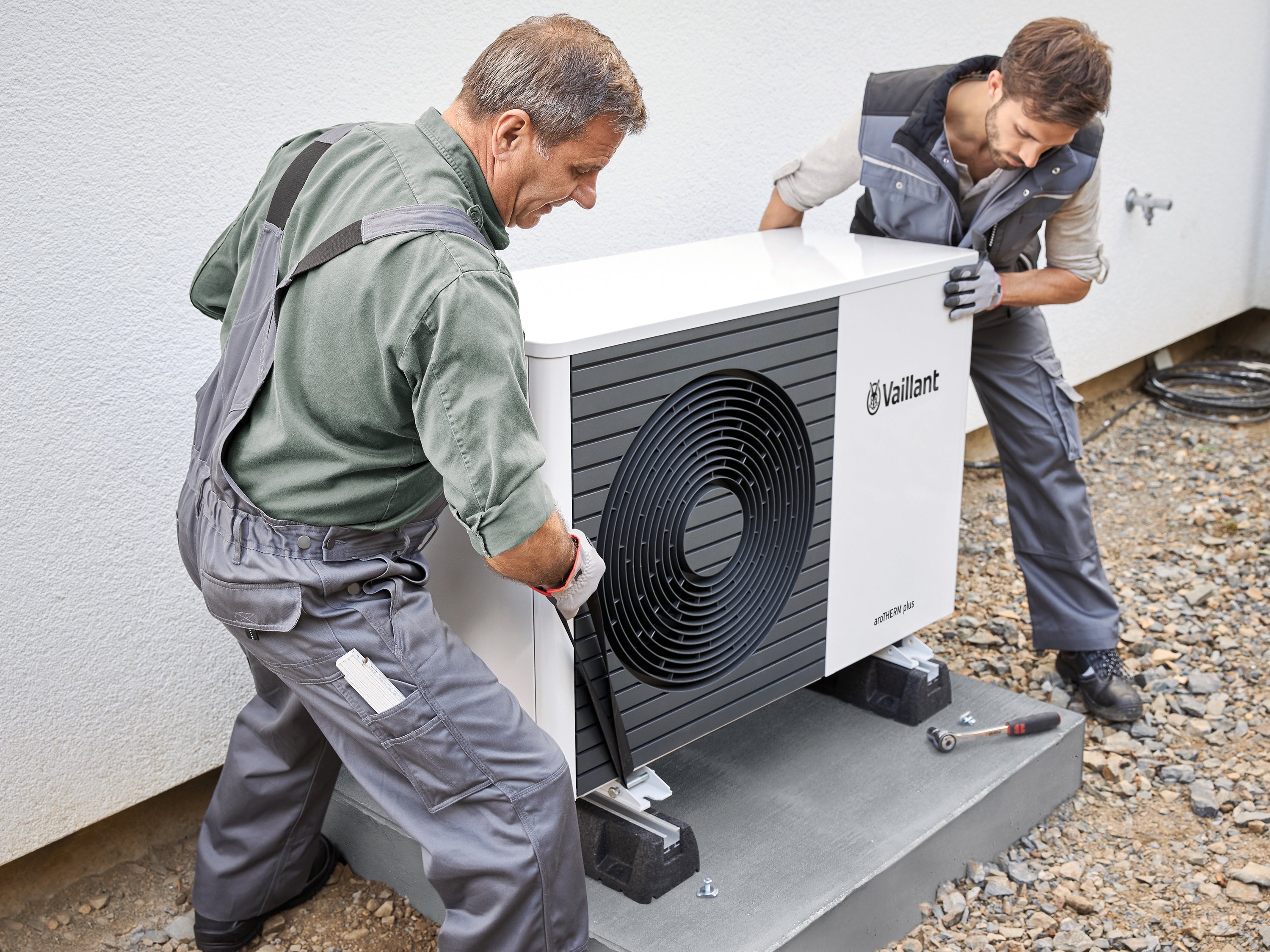 Montage af Vaillant aroTHERM plus ved bolig