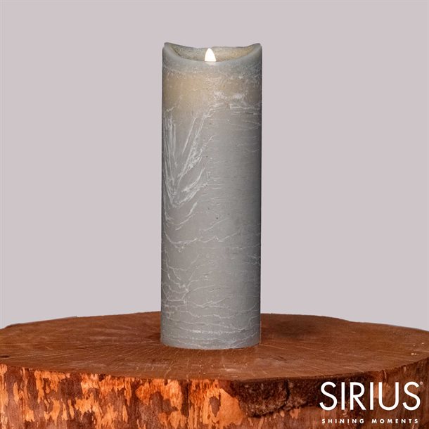 Billede af UDSALG - Sirius Sara LED-bloklys Ø 10 x 30 cm, grå og med bevægelig flamme - Indendørsbelysning > LED stearinlys - SIRIUS - Spotshop
