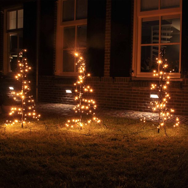 3 stk. LED juletræer på 1 meter med 240 LED’er i varm hvid, inklusiv stænger, pløkker og timer KEV 2000